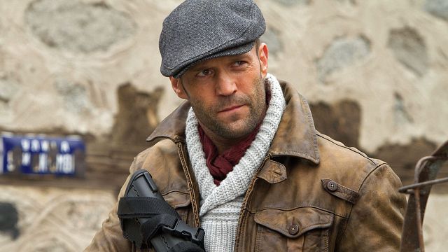 bild aus der news "The Expendables 4": Neue Set-Bilder zeigen den Bösewicht des Action-Krachers – der Jason Statham ordentlich verkloppt
