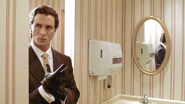 bild aus der news Heimkino-Comeback der Extraklasse: In diesem bitterbösen Kultfilm metzelt sich Christian Bale durch unschuldige Frauen