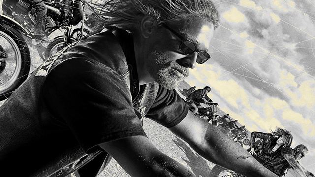 "Sons Of Anarchy"-Star Charlie Hunnam schwingt sich wieder aufs Motorrad: Trailer zur Serie "Shantaram"