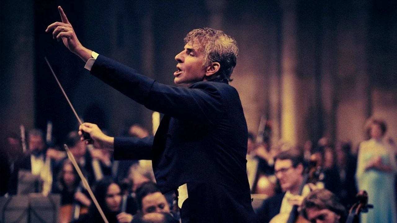 Bradley Cooper als Leonard Bernstein in „Maestro“