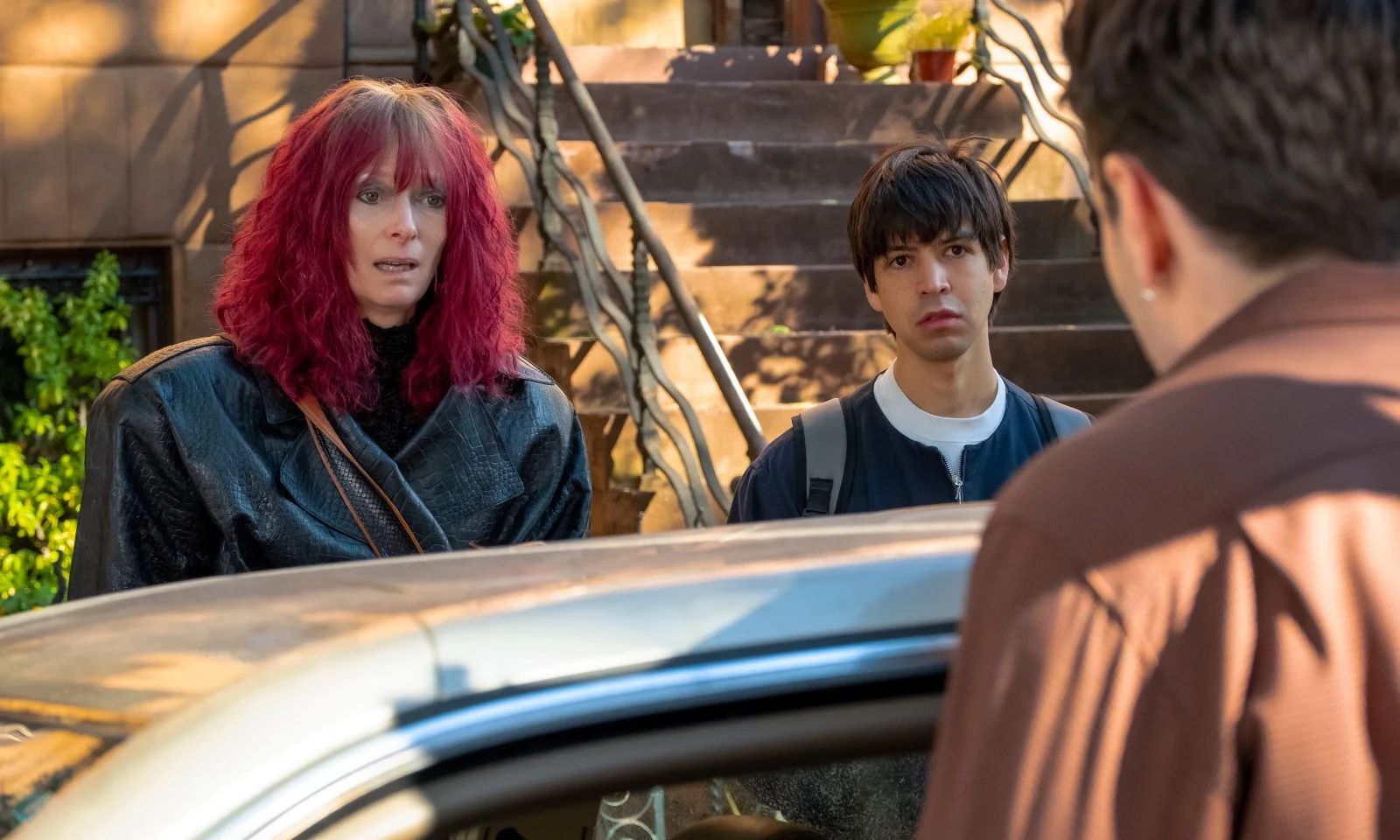 Tilda Swinton fügt einen weiteren auffälligen Look zu ihrer Frisurensammlung hinzu.