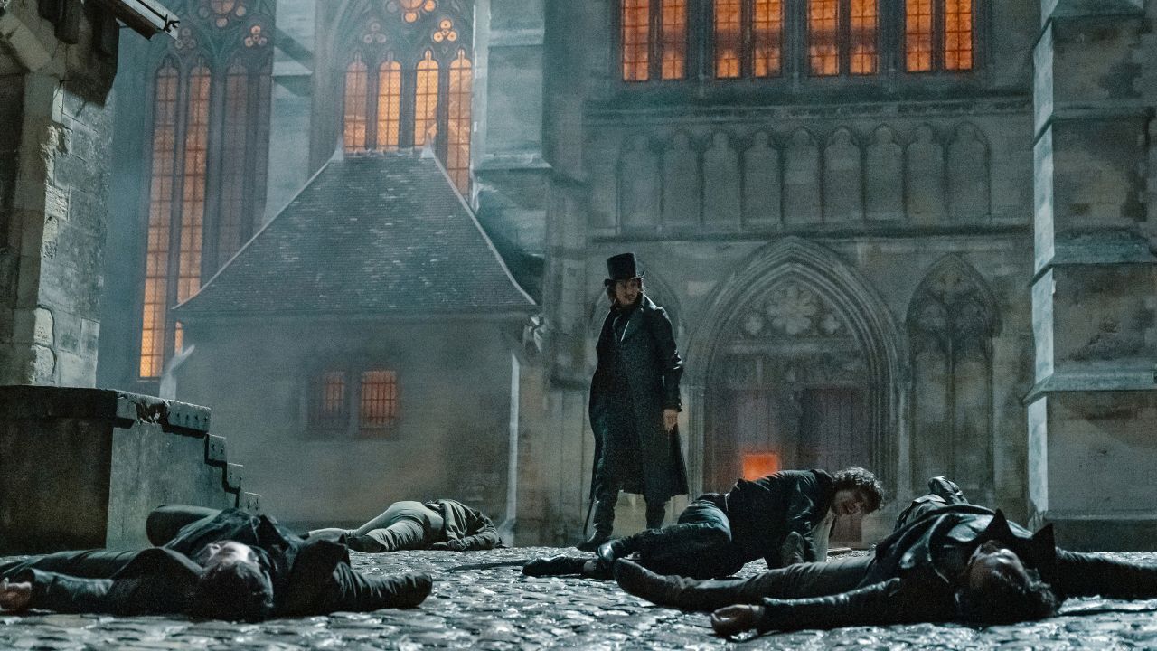 Nach Jahren im Kerker macht sich Edmond Dantès (Pierre Niney) als Graf von Monte Christo an die Umsetzung seines ausgeklügelten Racheplans. 