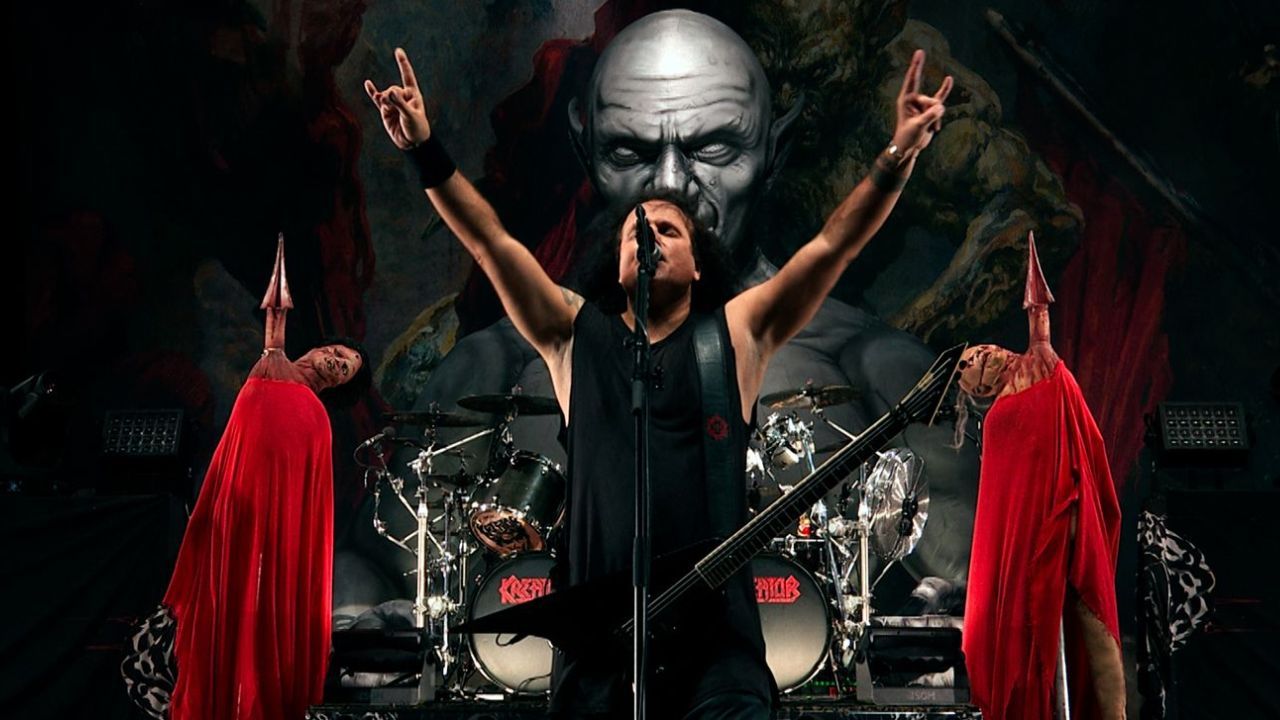 Auf der Bühne schreien die Metaller ihren Fans das Trommelfell aus den Ohren …
