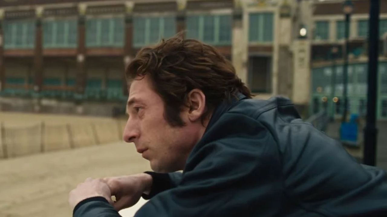 Immer wieder muss Bruce realisieren, wie einsam er sich fühlt.