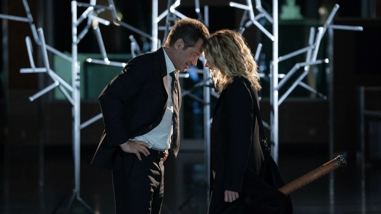 Der Flughafen entwickelt sich im Verlauf des Film – wahrscheinlich eher ungewollt – zu einem merkwürdig jenseitigen Setting.