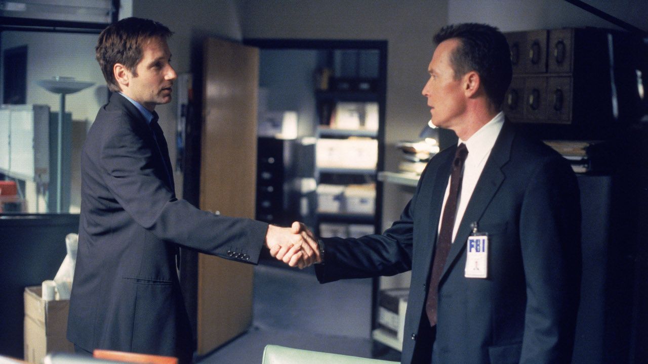 Staffelstab-Übergabe? Fox Mulder (David Duchovny) trifft auf John Doggett (Robert Patrick)