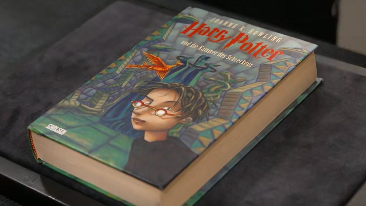 Von außen wirkt das Buch völlig normal!