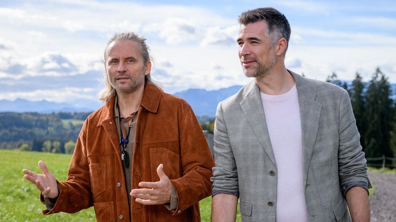 Statt weißem Arztkittel rockt Dr. Michael Niederbühl inzwischen lässige Hippie-Looks.