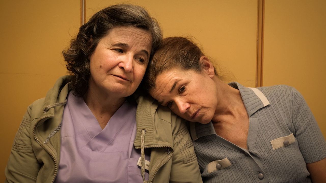 Von ihrer Kollegin bekommt Rita den aufmunternd gemeinten Hinweise, dass „62 doch das neue 50“ sei.