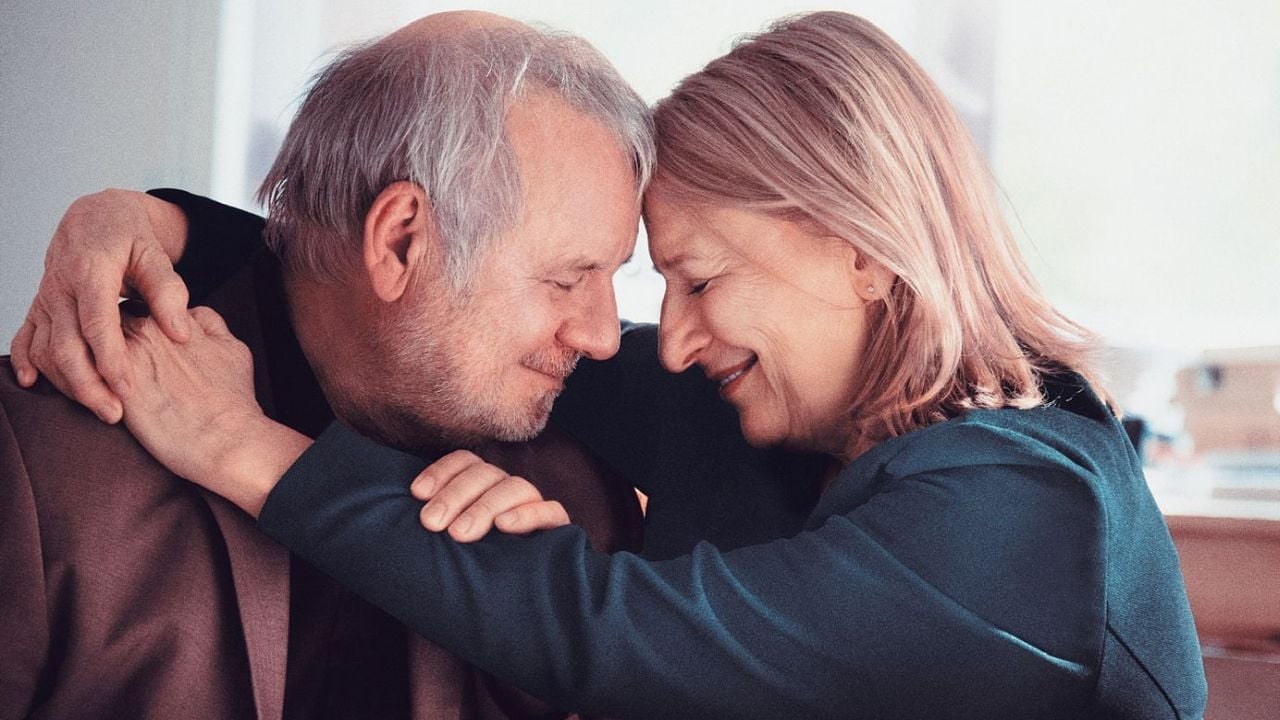 Harry (Joachim Król) und Lore (Dagmar Manzel) sind sich längst nicht in allem einig – aber ihrer Liebe kann das trotzdem nichts anhaben. 