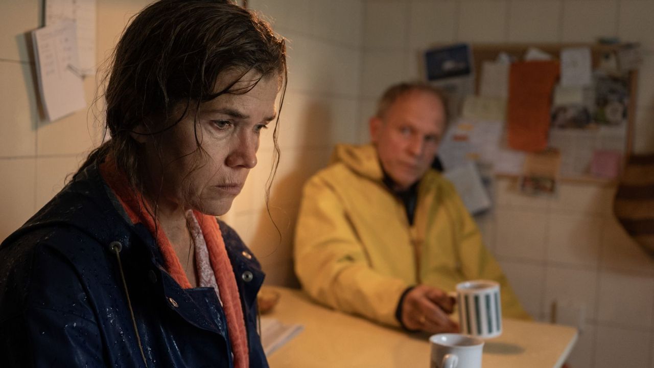 Rita (Anke Engelke) und Hans (Ulrich Tukur) leben schon länger eher nebeneinander als miteinander.