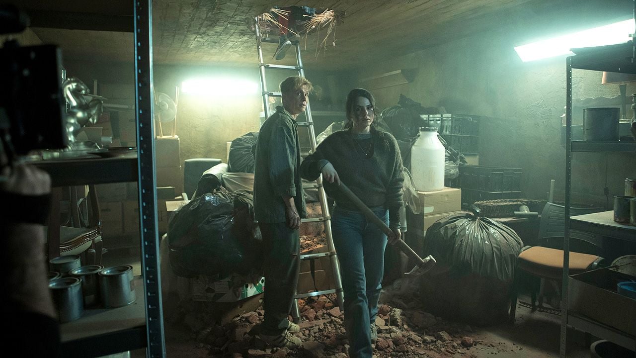 Tim (Matthias Schweighöfer) und Olivia (Ruby O. Fee) kämpfen sich in