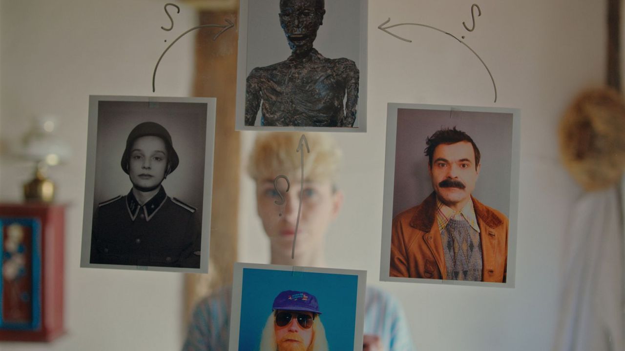 „Rote Sterne überm Feld“ mischt die Genres wild durcheinander – selbst eine „CSI“-artige Krimi-Collage ist mit dabei!