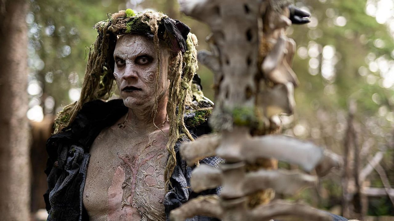 Wie "The Witch" nur viel brutaler? Verstörender deutscher Trailer zum Historien- & Folkhorror "Village Of Darkness"