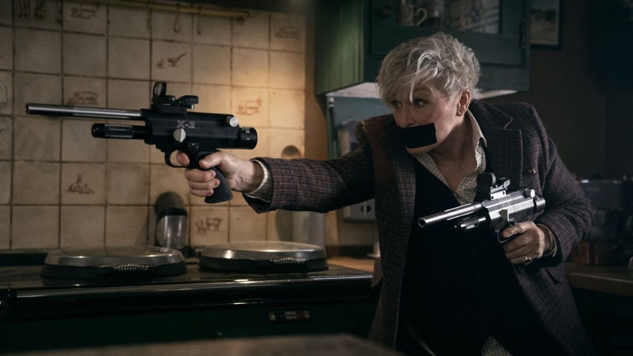 Charakter-Mimin Glenn Close schießt mit ihrer Rolle als Agenten-Mama den Vogel ab!