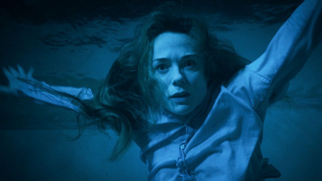 Das Grauen lauert unter der Oberfläche.