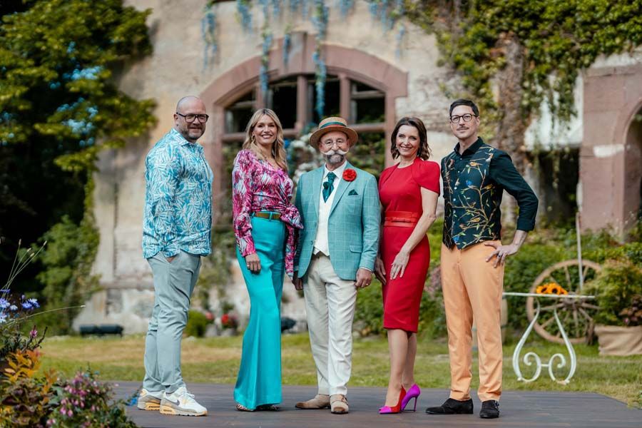 Horst Lichter (Mitte) mit den „Bares für Rares XXL“-Expert*innen.