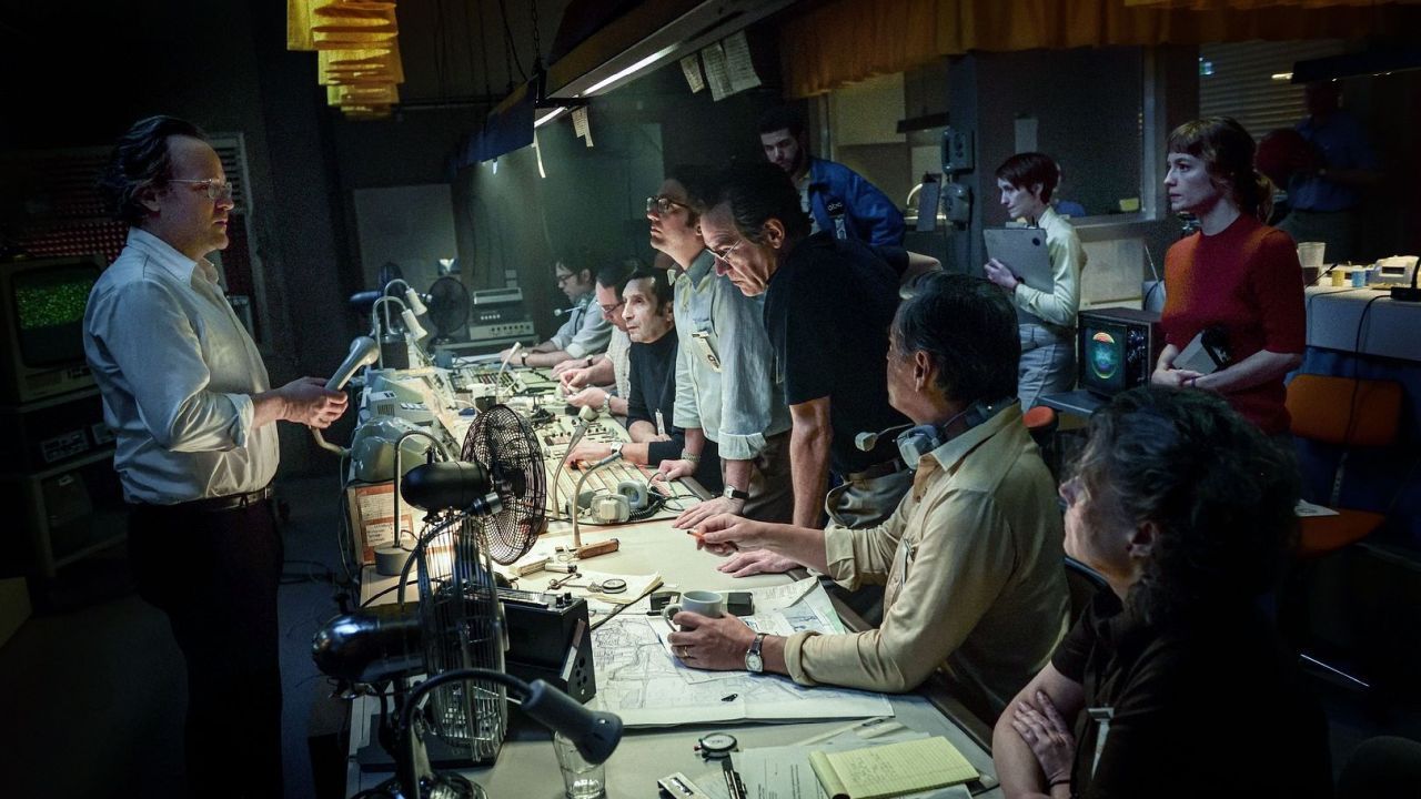 In den nach Original-Bauplänen errichteten Studio-Sets konnte es beim Dreh von „September 5“ mitunter auch ganz schön eng werden.