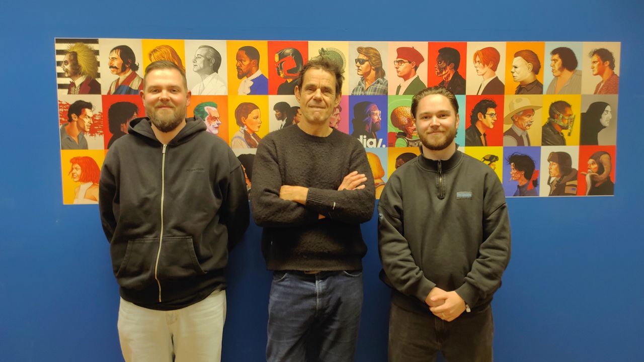 Tom Tykwer zu Besuch in der FILMSTARTS-Redaktion, um mit Pascal Reis und Hardy Zaubitzer über seinen neuen Film „Das Licht“ zu diskutieren.