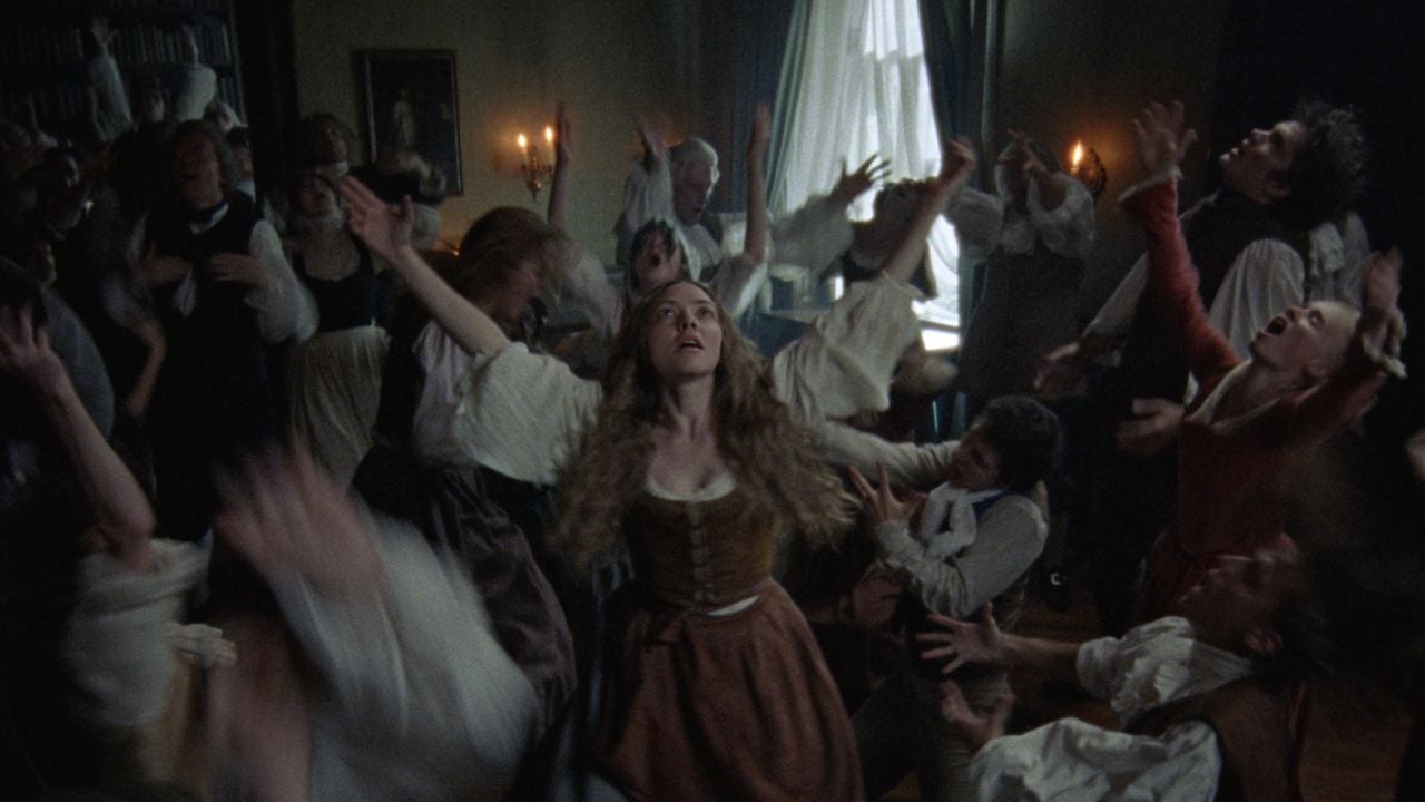 „Mamma Mia!“-Star Amanda Seyfried hat zwar Musical-Erfahrung – aber so etwas wie „The Testament Of Ann Lee“ ist auch für sie eine völlig neue Erfahrung!