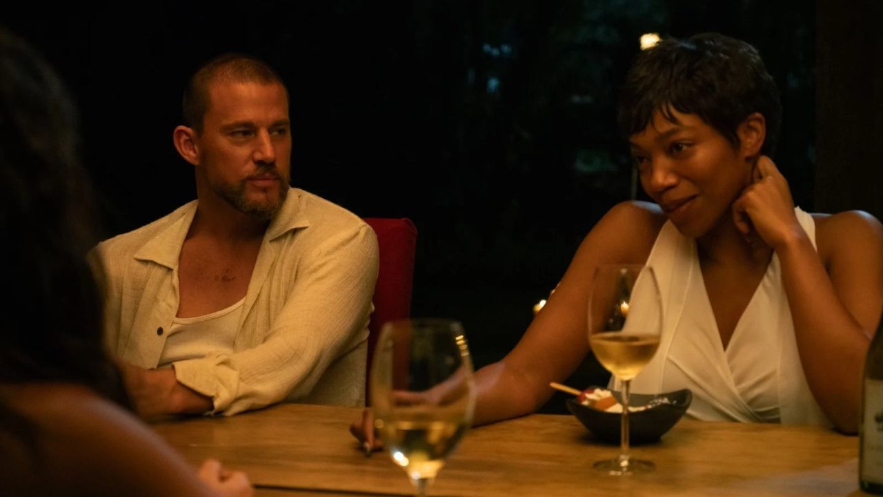 Für Frida (Naomi Ackie) ist die Einladung auf die Insel – zumindest am Anfang – ihr ganz persönlicher Cinderella-Moment.