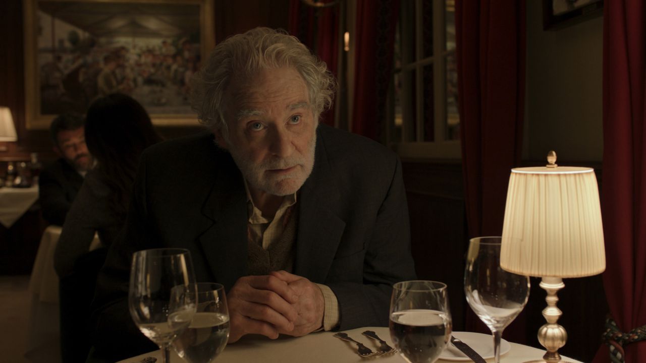 Kevin Kline stiehlt als kauziger Racheengel regelmäßig allen die Show!