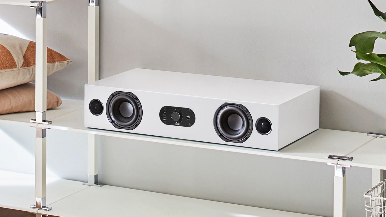 Der native Dolby-Digital-Decoder berechnet das Surround-Signal selbst und sorgt dafür, dass Stimmen klar bleiben und Effekte weit in den Raum strahlen.