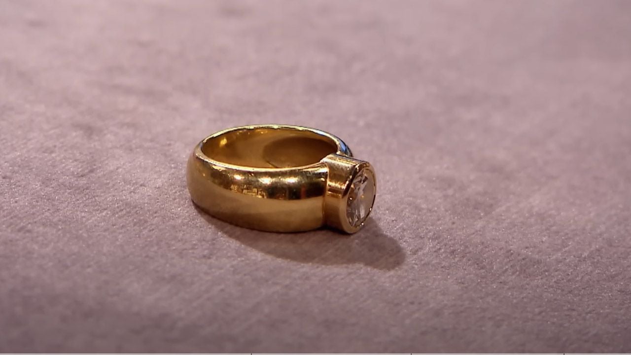In diesem Ring steckt ein 2-Karat-schwerer Brilli. Man sieht ihn nur nicht.