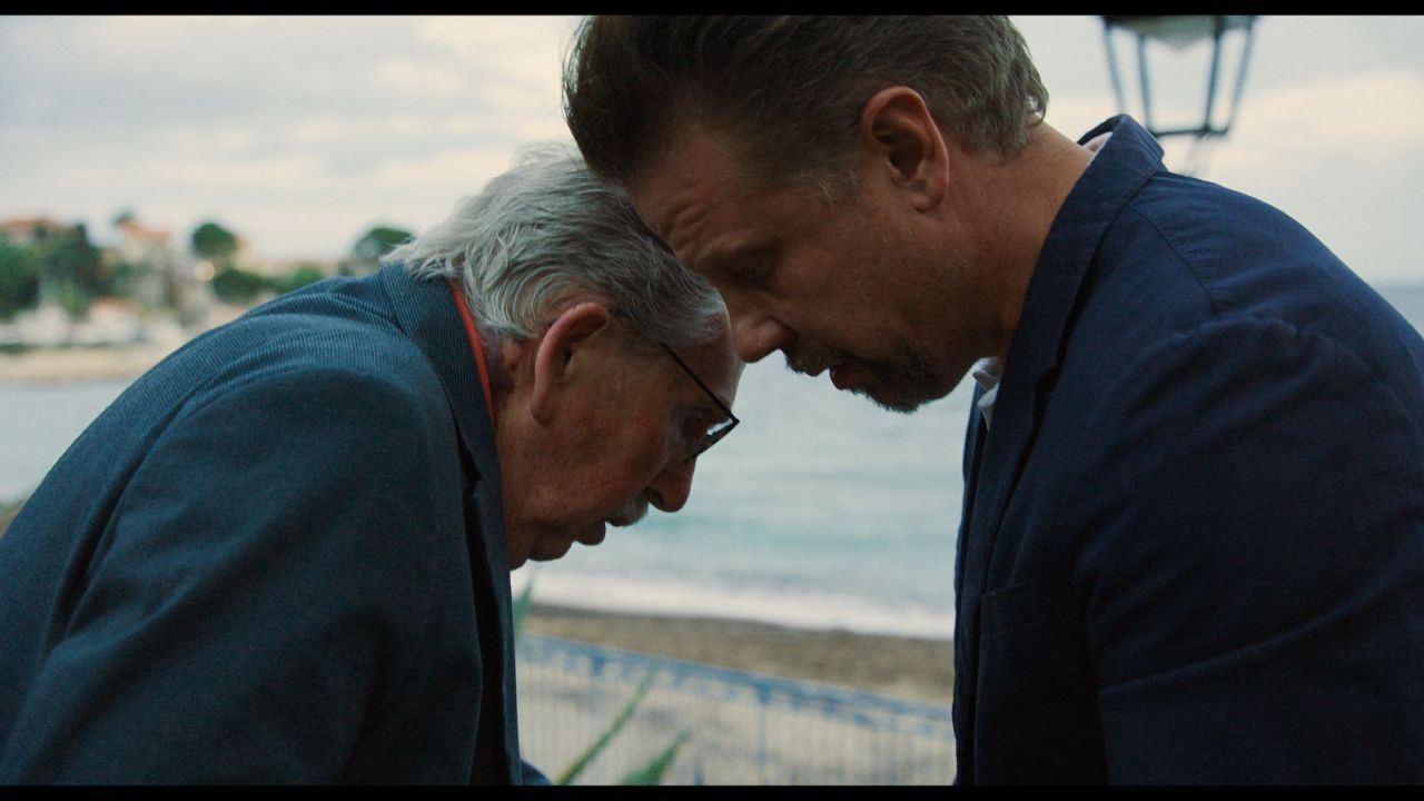 Vater und Sohn kommen sich auf der Reise näher, als vermutlich sie selbst es sich je vorgestellt hätten. 