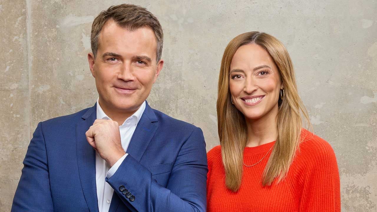 Christopher Wittich und Anna Fleischhauer moderieren die Sportnachrichten von „RTL Aktuell“.