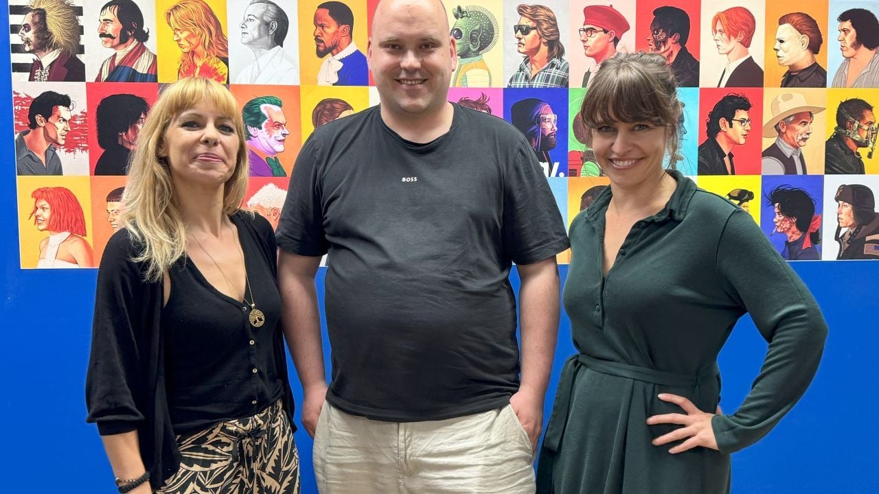 Chefredakteur Christoph Petersen mit Regisseurin Martina Plura (rechts) und Kamerafrau Monika Plura in der Berliner FILMSTARTS-Redaktion.