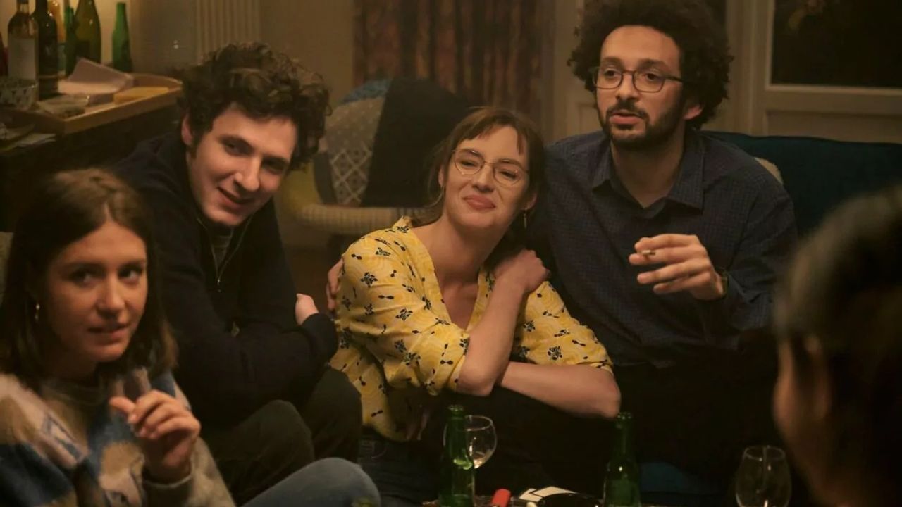 Adèle Exarchopoulos, Vincent Lacoste, Louise Bourgoin und William Lebghil in „Ein richtig guter Job“ von Thomas Lilti.