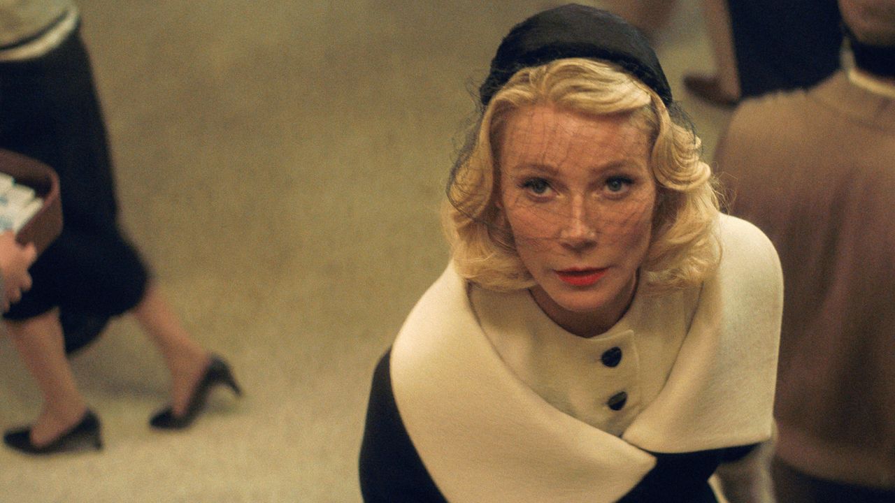 Kay Stone fängt mit Marty wegen seiner Jugend etwas an...