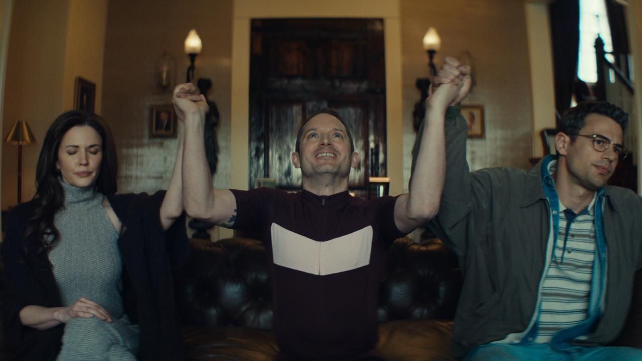 Elijah Woods Ted beschwört in all seiner Schmierigkeit den Familiensegen.