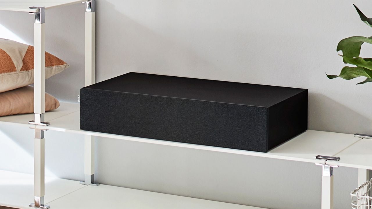 Die magnetische Frontblende sieht super clean aus und eliminiert auch Störgeräusche durch abbrechende oder vibrierende Haltestifte.