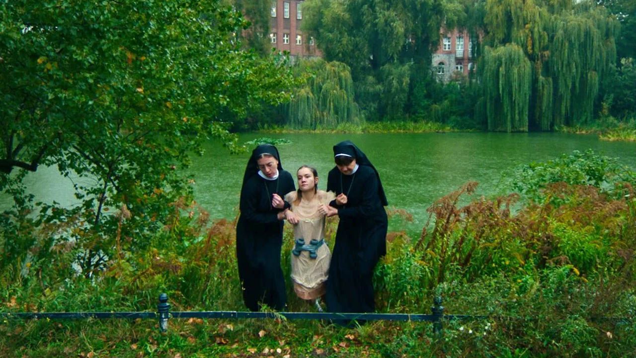 Katharina (Lea Drinda) wäre lieber tot als erwachsen – bekommt sie vor ihrem 18. Lebensjahr noch neuen Lebensmut?