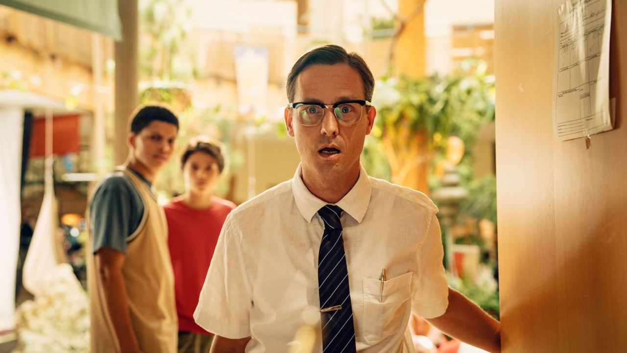 Mit Tom Schilling (als Mr. Crump im Bild) und Moritz Bleibtreu hat „Woodwalkers 2“ zwei zusätzliche Stars im Cast.