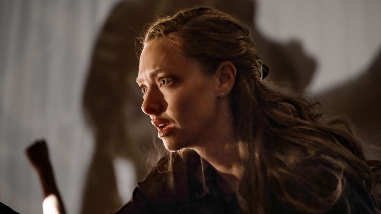 Jeanine (Amanda Seyfried) steigert sich immer mehr in ihre Inszenierung hinein.