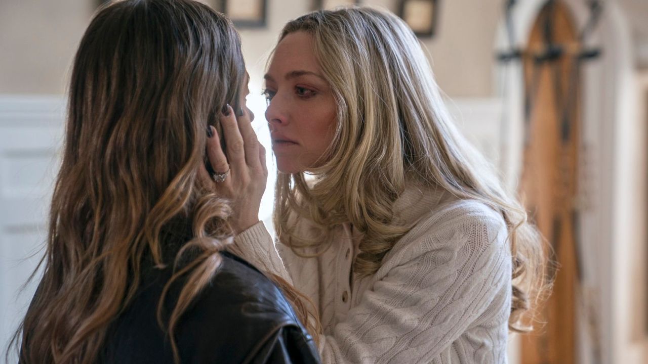 Zumindest Amanda Seyfried gibt mit ihrer Performance dem Affen ordentlich Zucker – so, wie es die überdrehten Twists der Vorlage eigentlich verlangen!