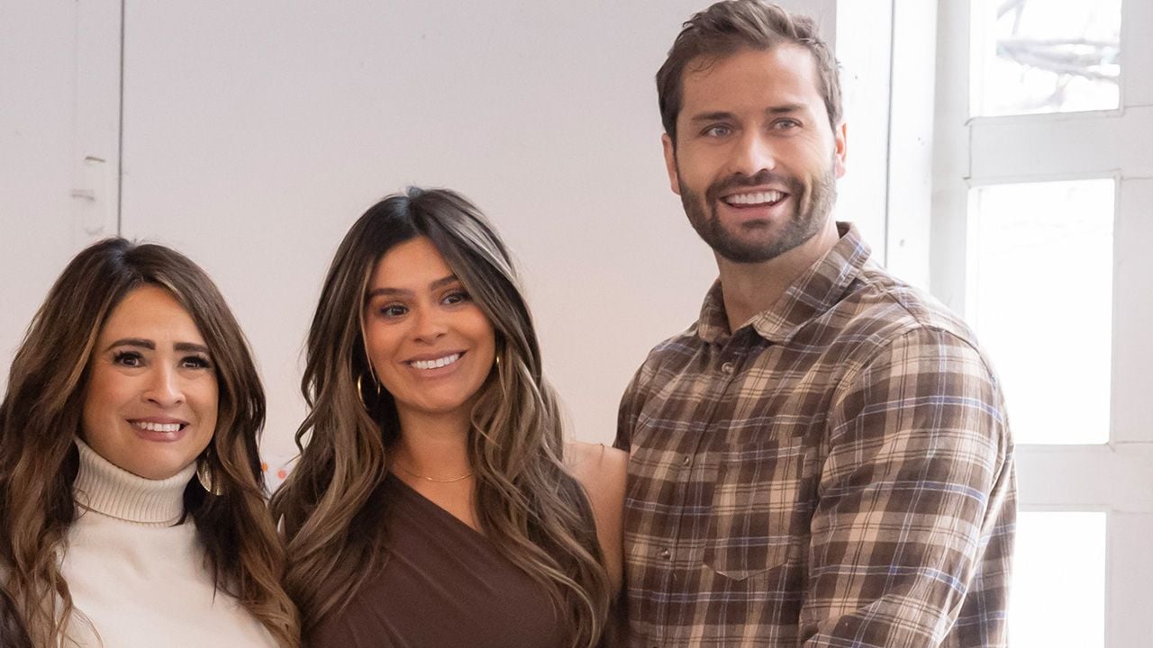 Taylor Frankie Paul (m.) mit ihrer Mutter und heutigem Ex-Partner Dakota