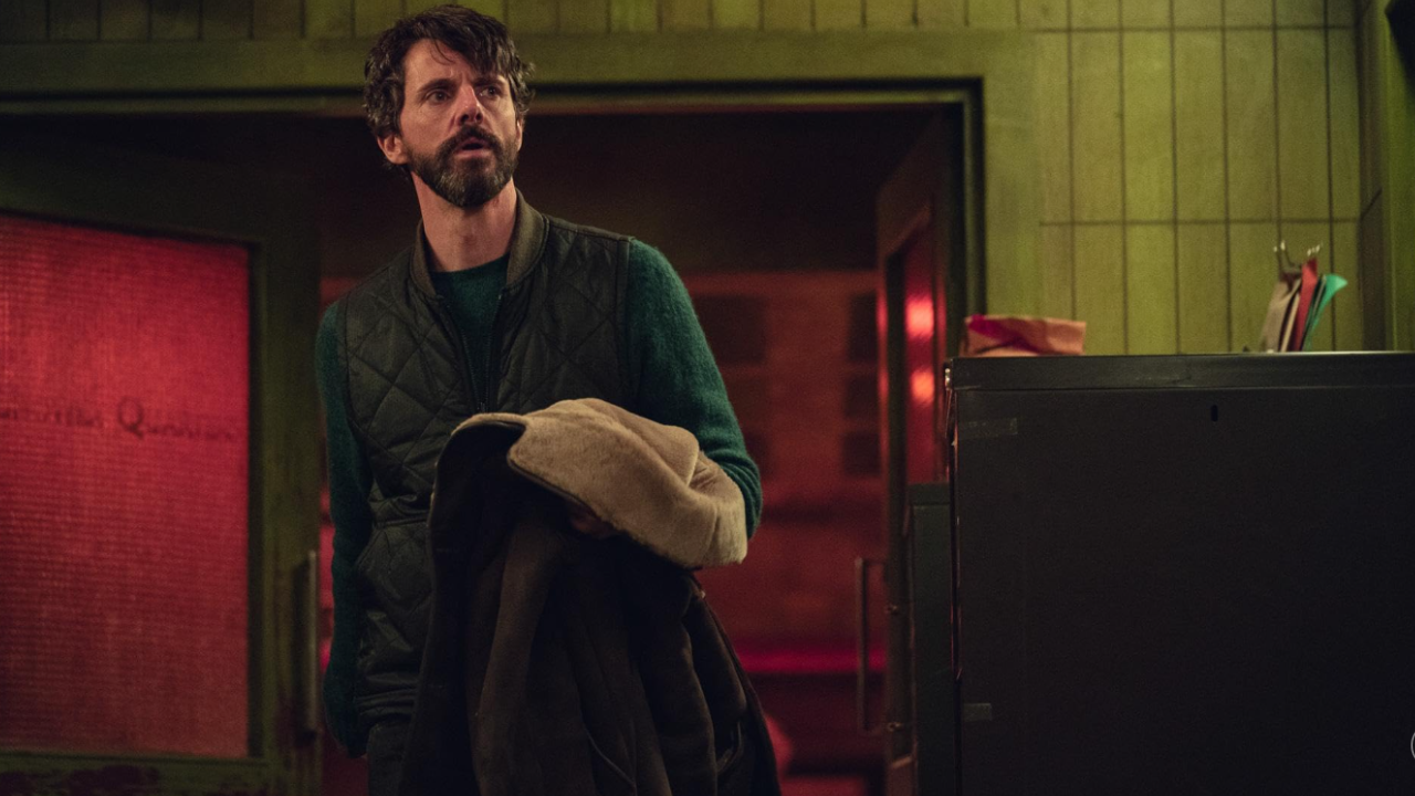 Matthew Goode wird als Carl Mørck ins Kellerbüro abgeschoben.