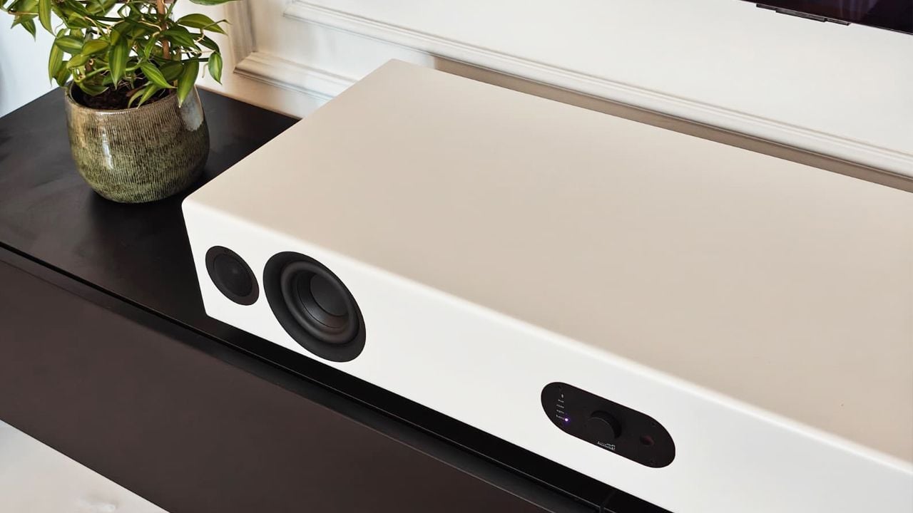 Das Sounddeck ist so robust gebaut, dass ihr euren Fernseher ganz entspannt direkt oben draufstellen könnt.