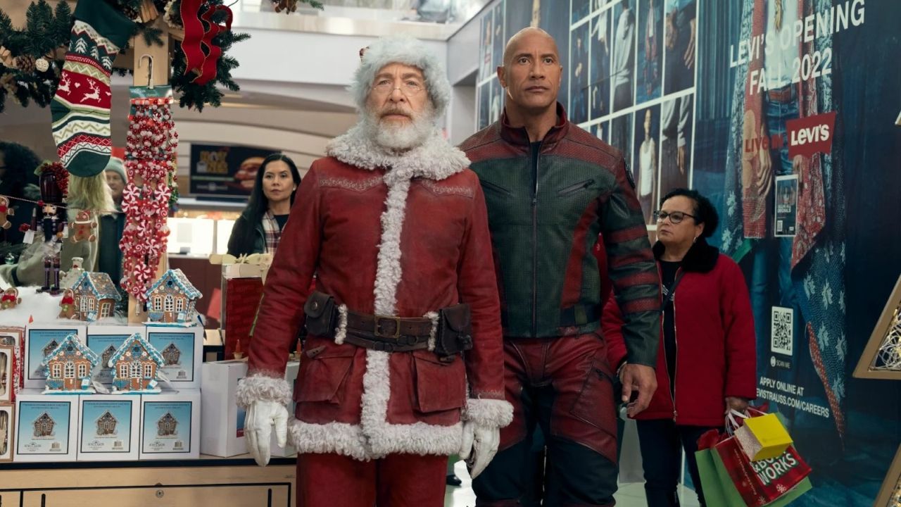 Callum Drift (Dwayne Johnson) würde alles für den Weihnachtsmann (J.K. Simmons) tun – und ausgerechnet am letzten Tag vor seiner Pensionierung ist das plötzlich auch dringend notwendig.