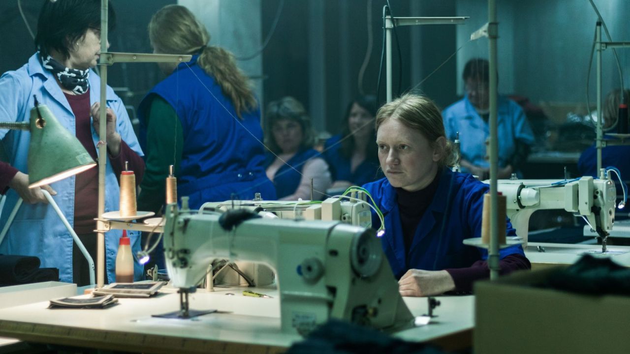 Iva (Gergana Pletnyova) ist die erste offizielle Covid-Patientin ihrer Region.