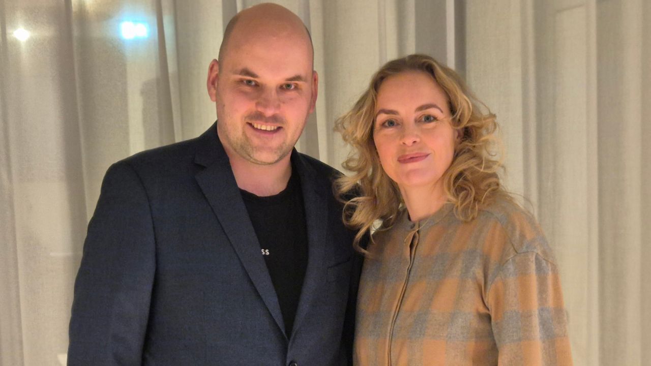 Nina Hoss im Gespräch mit FILMSTARTS-Chefredakteur Christoph Petersen in einer Berliner Veranstaltungs-Location.