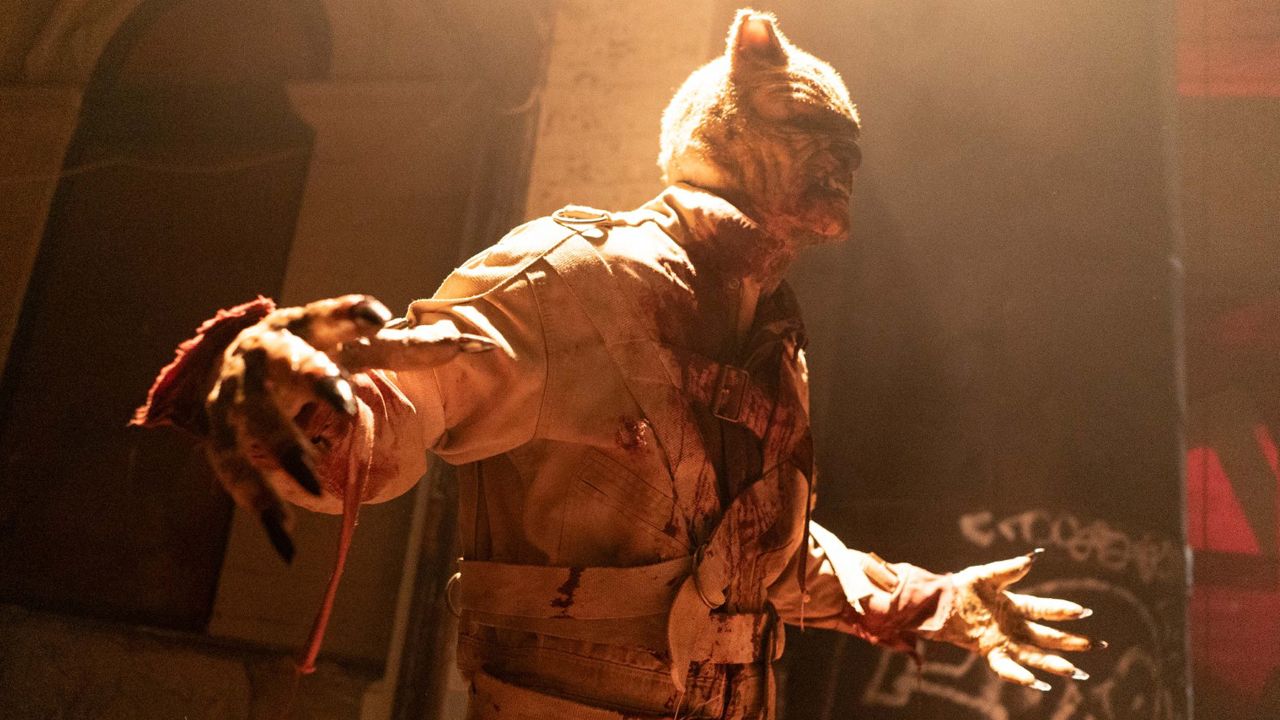 Im Sequel geht es sehr viel blutiger zu.