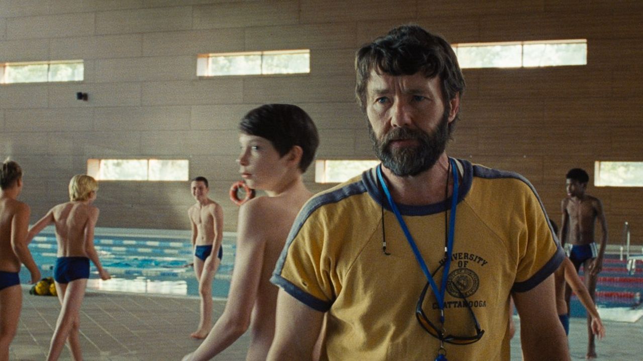 Joel Edgerton ist nicht nur in einer Nebenrolle als Coach zu sehen, sondern auch als Produzent an „The Plague“ beteiligt.