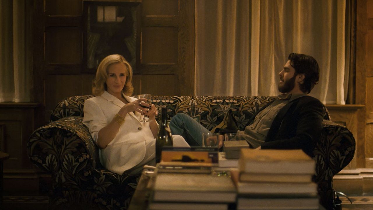 Alma (Julia Roberts) und ihr Professoren-Kollege Hank (Andrew Garfield) pflegen einen durchaus vertrauten bis intimen Umgang miteinander – bis die Vergewaltigungsvorwürfe einen Keil zwischen sie treiben.