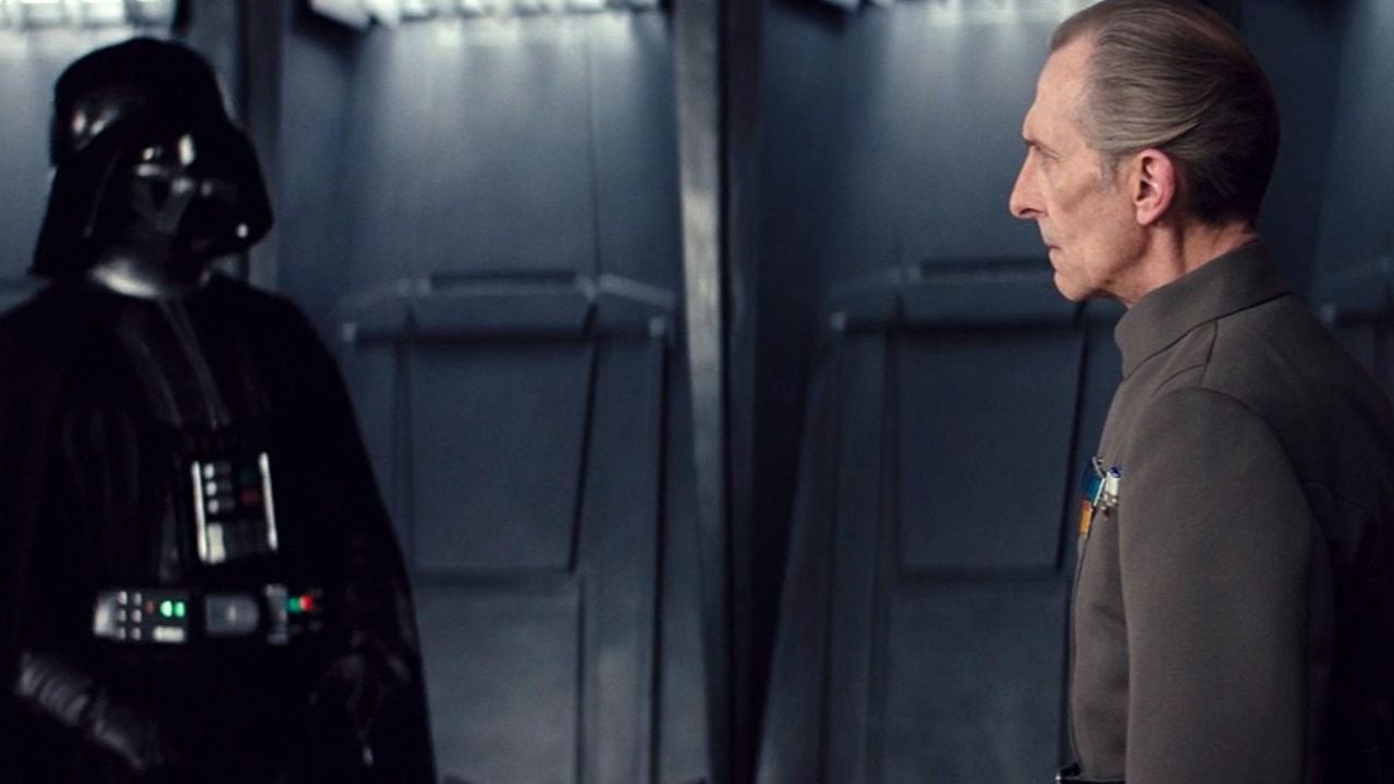 Peter Cushing als Tarkin mit Darth Vader - aber der Taille aufwärts gefilmt.