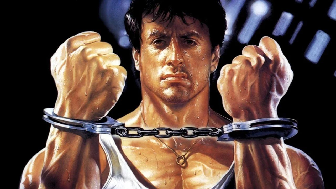 Heute im TV: In diesem grimmigen FSK-18-Knast-Reißer wird Sylvester Stallone durch die Hölle geschickt